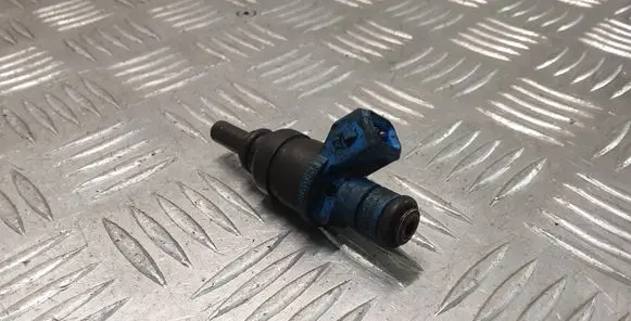Audi A4 S4 B5 8D Fuel injector 058133551F