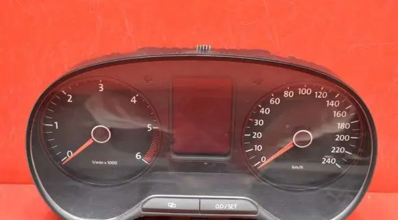 Volkswagen Cross Polo Speedometer (instrument cluster) 6R0920861A