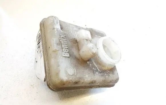 Peugeot 406 Brake fluid reservoir L481376