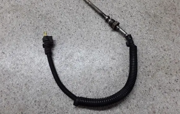 Mercedes-Benz ML W164 Exhaust gas temperature sensor A0081533528