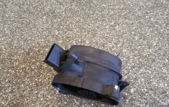 BMW 5 E39 Mass air flow meter 0928400468 77870760