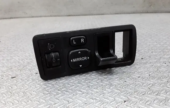 Toyota Corolla Verso E121 Wing mirror switch 183574