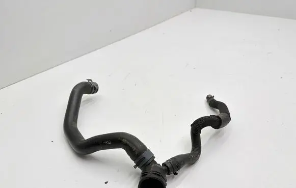 Engine coolant pipe/hose