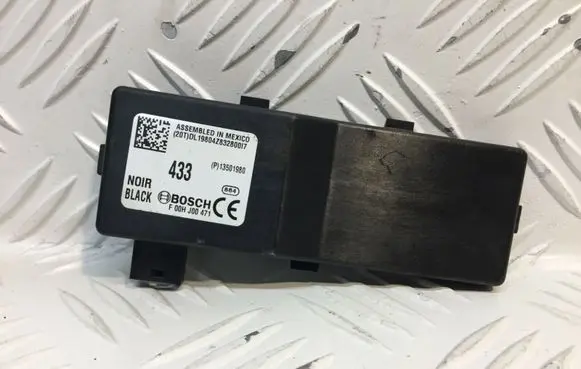 Opel Insignia A Door central lock control unit/module 13501980