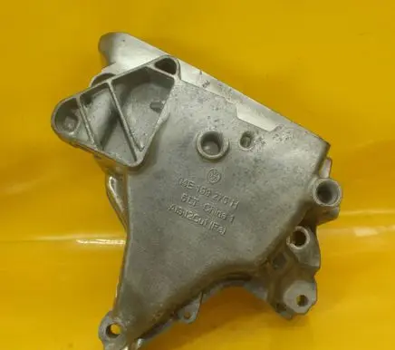 Seat Leon (5F) Engine mounting bracket 04E199275H