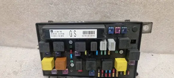 Opel Zafira B Fuse module 13206746 5DK00866852
