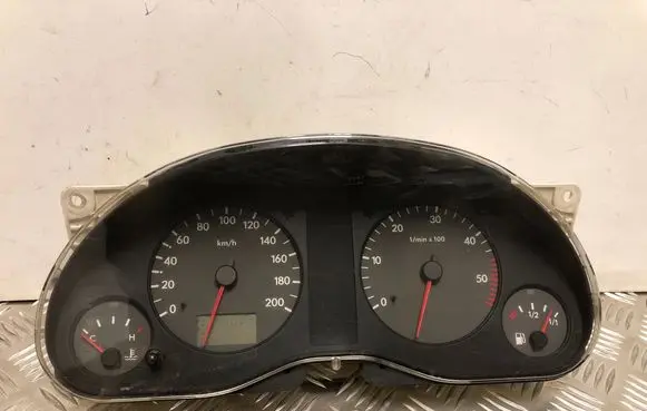 Speedometer (instrument cluster)