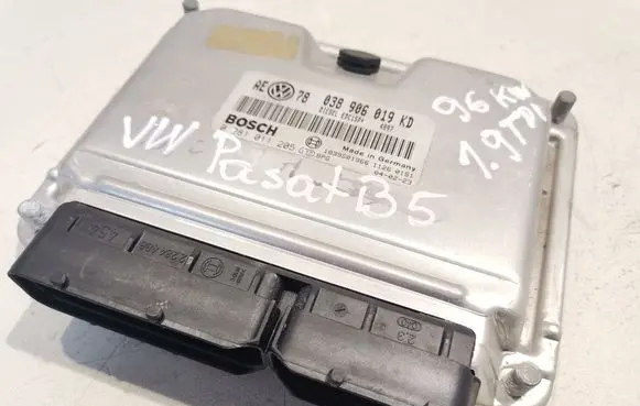 Volkswagen PASSAT B5.5 Engine control unit/module 038906019KD 0281011205 1039S01966