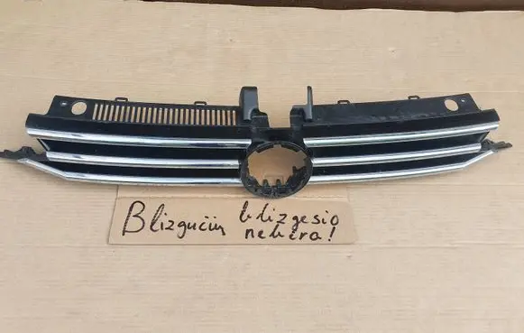 Volkswagen Touran III Front bumper upper radiator grill 5TA853653B