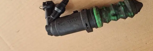 Clutch slave cylinder