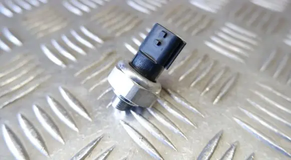 Nissan Leaf II (ZE1) Air conditioning (A/C) pressure sensor 