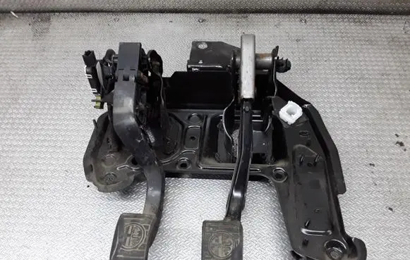Alfa Romeo 159 Pedal assembly 