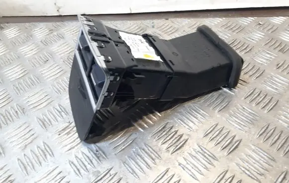 Audi A3 S3 8V Rear air vent grill 8V0819203 8V0857042