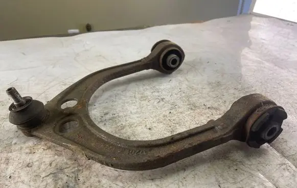 Chrysler 300 - 300C Front upper control arm/wishbone 