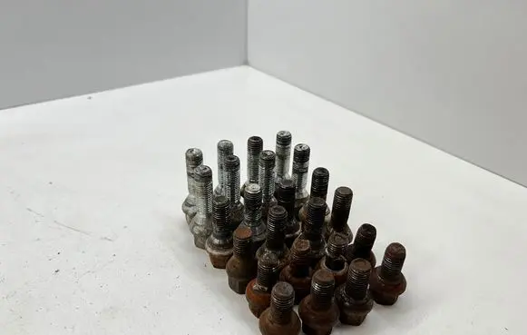 Mercedes-Benz W123 Nuts/bolts
