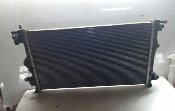Opel Insignia A Coolant radiator 13241725