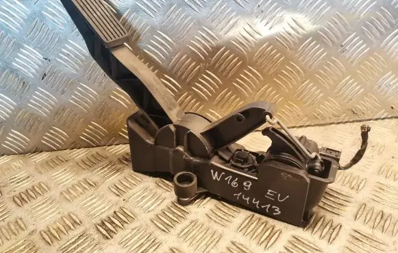 Mercedes-Benz A W169 Accelerator throttle pedal 1693000104