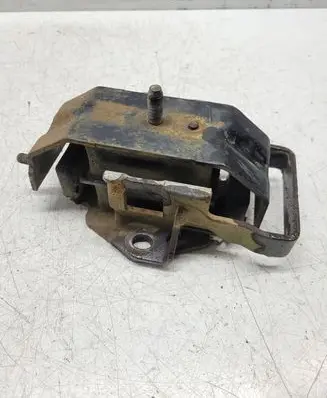 Mitsubishi Pajero Engine mount bracket