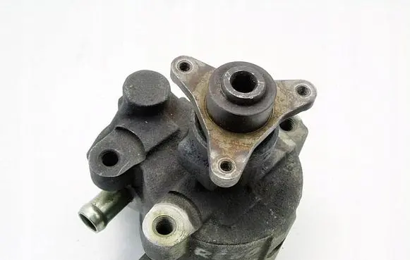 Renault Megane I Power steering pump E7JPUW
