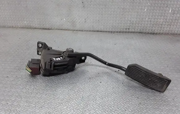 Nissan Primera Accelerator throttle pedal 18002AU410