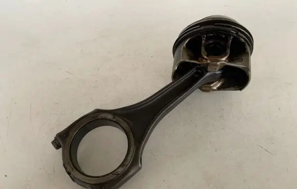 Audi Q7 4M Piston with connecting rod 06E198401E 06E107065EE 06E107066EE