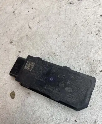 Volkswagen Golf VIII Keyless system antenna 5WA962133B