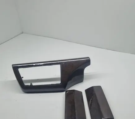 Dashboard glove box trim
