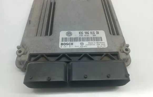 Volkswagen Touran I Engine control unit/module 03G906016DR 1039S05322 0281011844