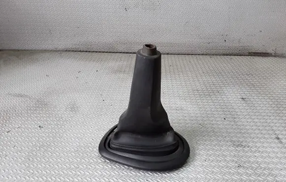 Toyota Yaris Gear lever shifter trim leather/knob