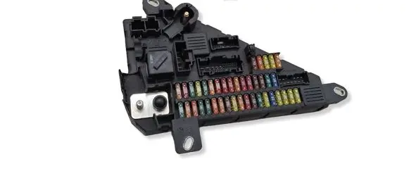 BMW 5 E60 E61 Fuse module 6906618