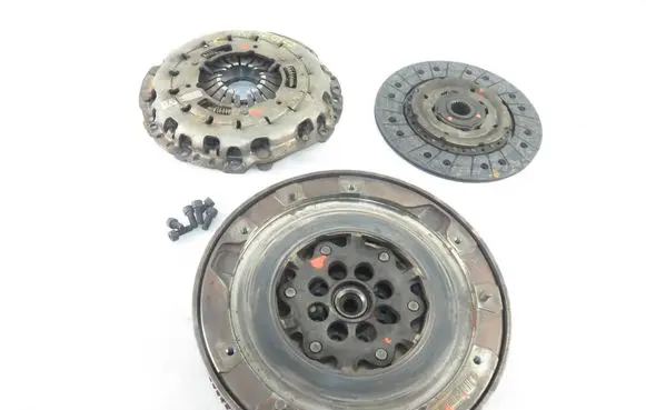 BMW 1 E81 E87 Dual mass flywheel 638467