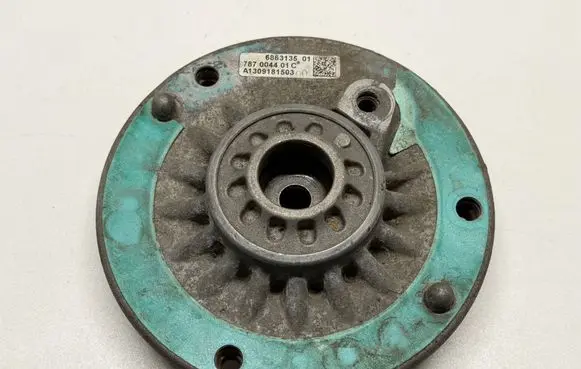 BMW 4 F32 F33 Front upper strut mount 6863135