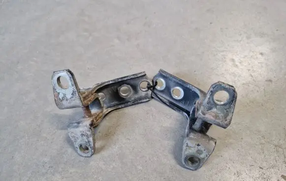 Mitsubishi L200 Front door hinges set 
