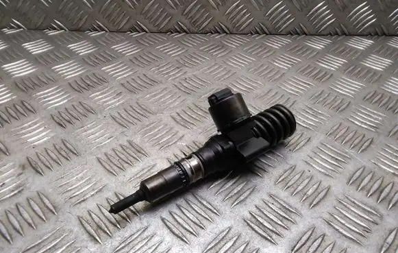 Volkswagen Golf V Fuel injector 03G130073G 0414720404