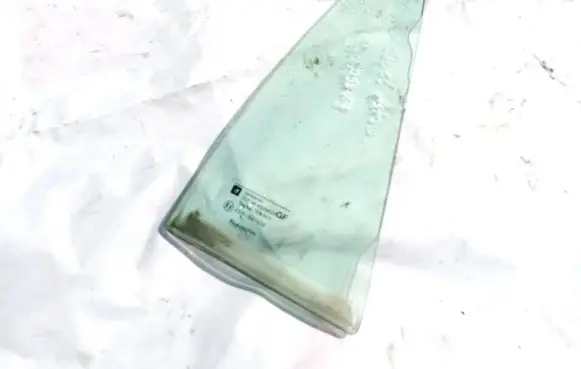 Opel Astra G Rear vent window glass 