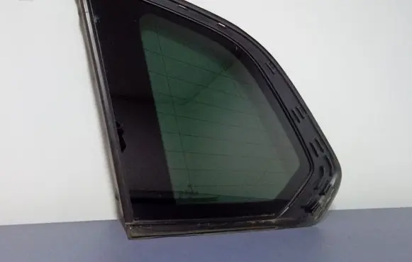 BMW X5 E53 Rear side window 7444081