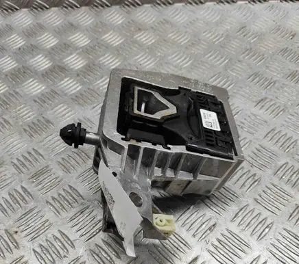 BMW 2 F44 Engine mount bracket 8835572