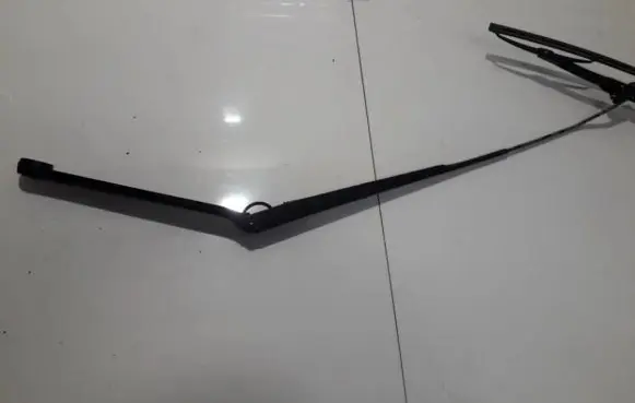 Nissan X-Trail T30 Front wiper blade arm