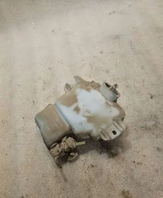 Hyundai Galloper Windshield washer fluid reservoir/tank