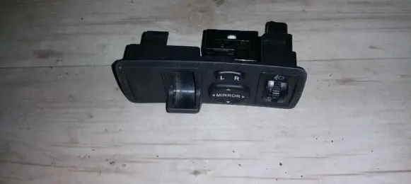 Toyota Avensis T220 Wing mirror switch 183574 777663