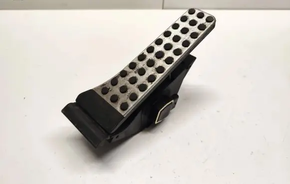 Mercedes-Benz S W222 Accelerator throttle pedal A2043000200 280913