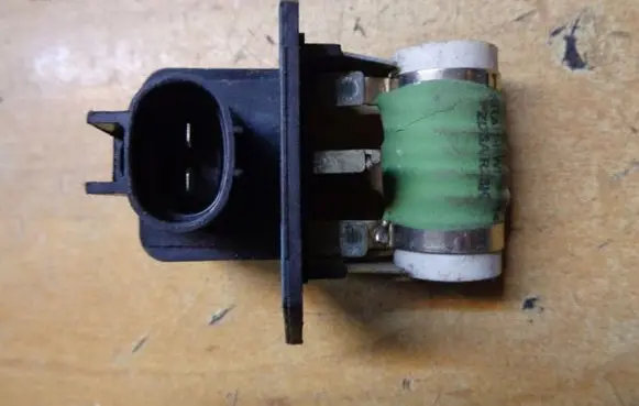 KIA Ceed Coolant fan relay 