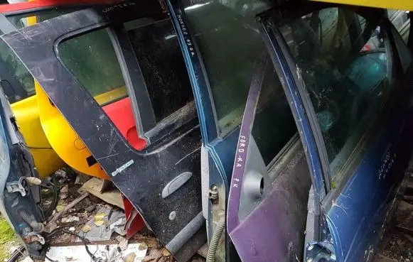 Ford Escort Front door sidabrines