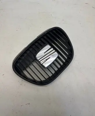 Seat Ibiza II (6k) Front grill 6L0853651 9448M