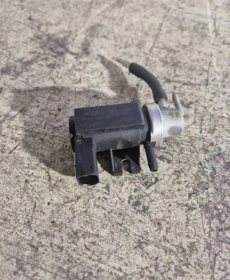 Audi A3 S3 8L Turbo solenoid valve 1J0906627A 72290325