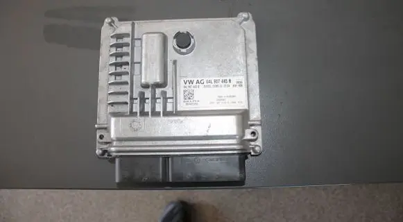 Volkswagen Golf VII Engine control unit/module 04L907445B