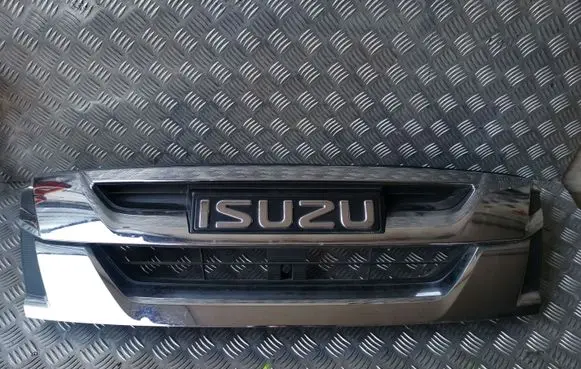 Isuzu D-Max Front bumper upper radiator grill