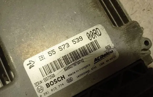Opel Insignia A Engine control unit/module 55573539 0281015774