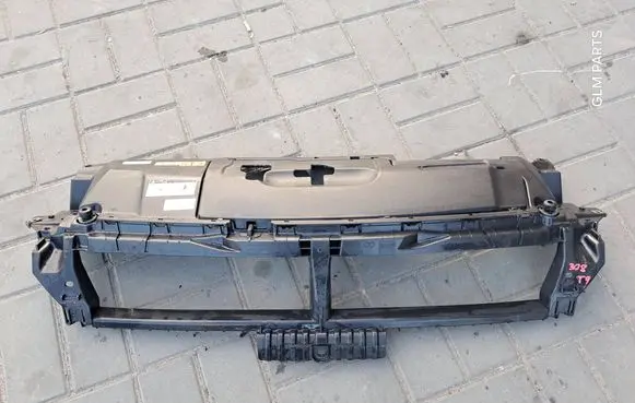 Front bumper mounting bracket