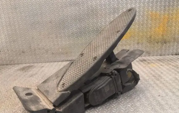 Mini Cooper Countryman R60 Accelerator throttle pedal 6853177